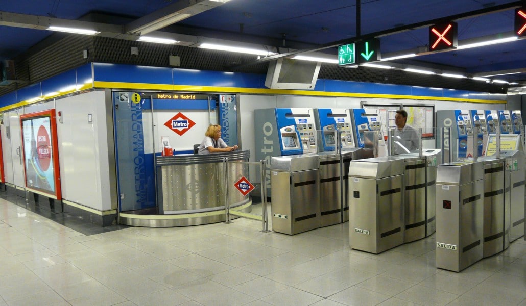 Metro de Madrid elimina su sistema de tornos abiertos seis meses después de implantarlo